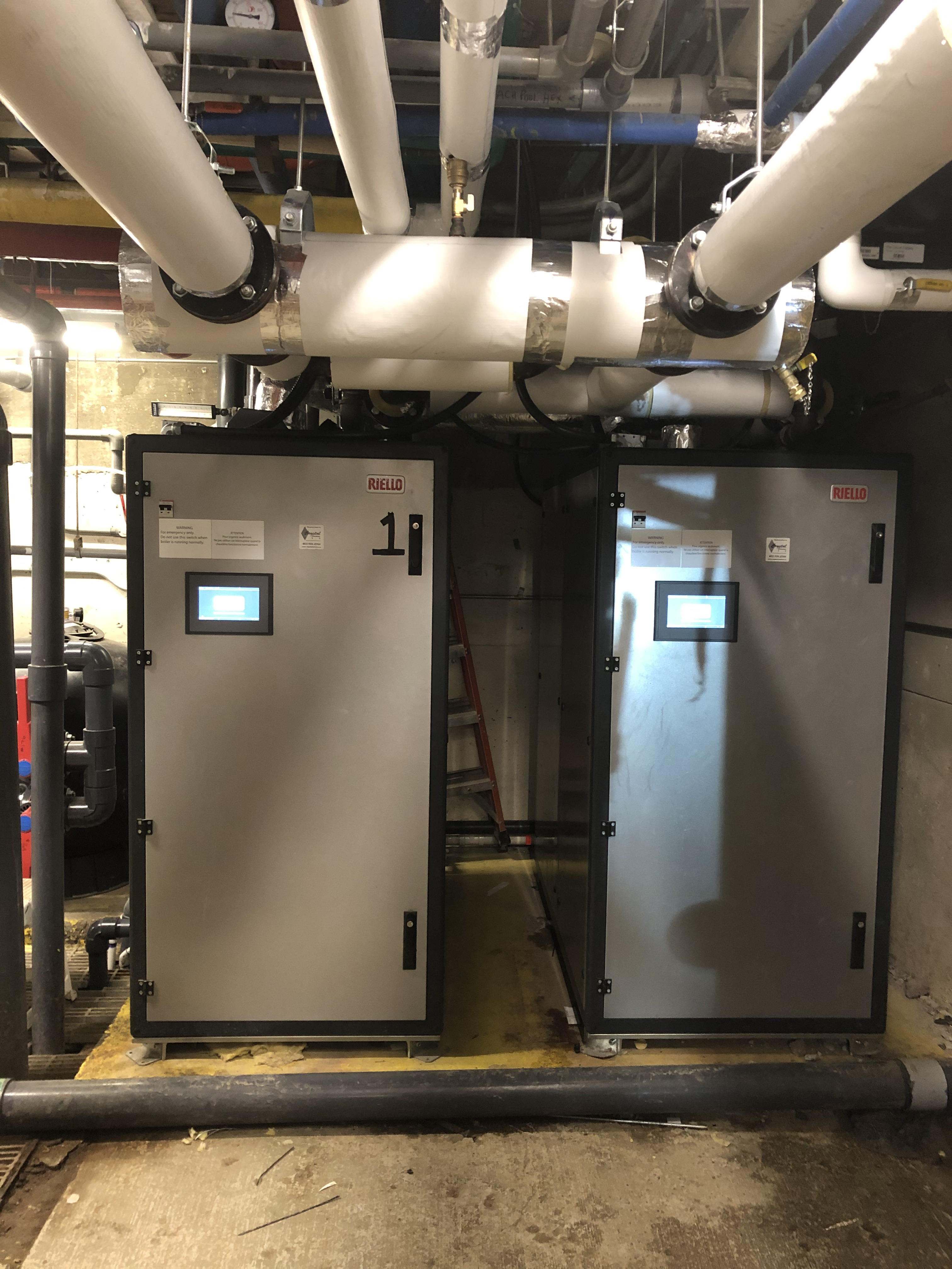 Sir Winston Churchill Pool
Retrofit City of Calgary
2x Riello ARRAY AR-1000
Condensing Boilers.
