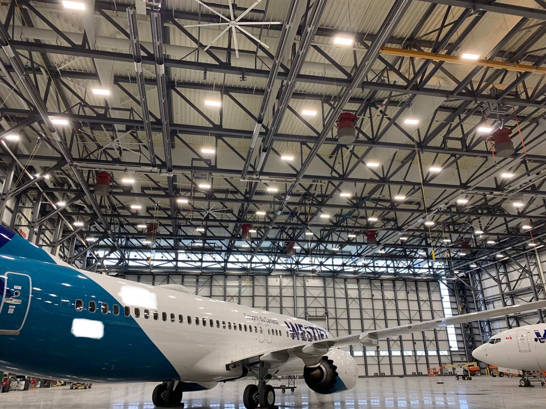 WestJet Wide Body Hangar-
Roberts Gordon Fully Modulating,
Condensing CORAYVAC
Infrared System
