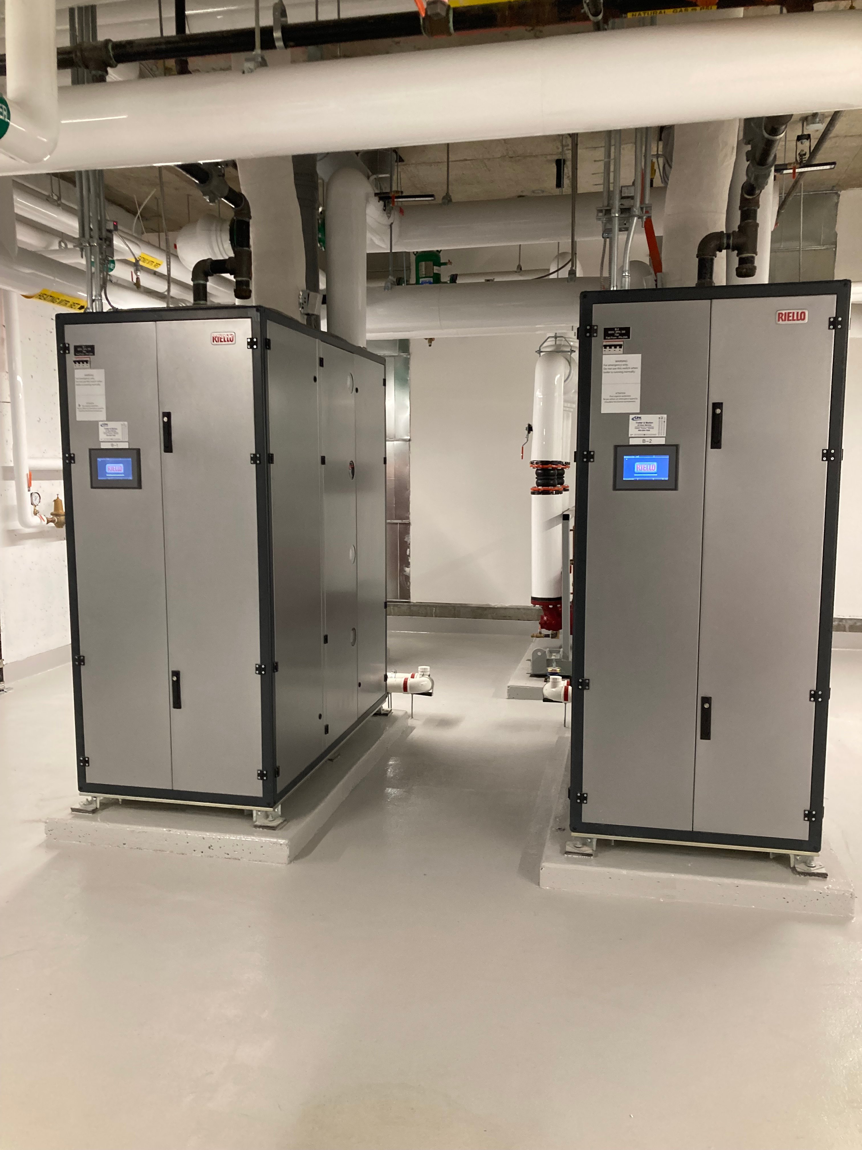 HUB-C Tower UofC-SAIT
28 Floor, 351 suite residential tower
2x AR-4000 Riello ARRAY™ Boilers
80:1 Plant Turndown.