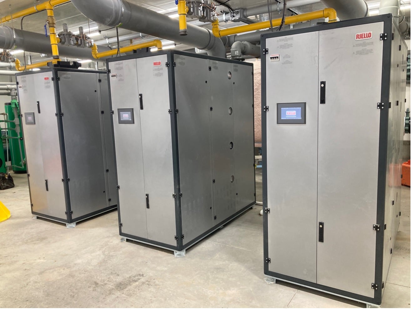 Riello Array 3x AR-4000 boilers,
District Heating Plant Alberta, CA.
120:1 Modulating Turndown