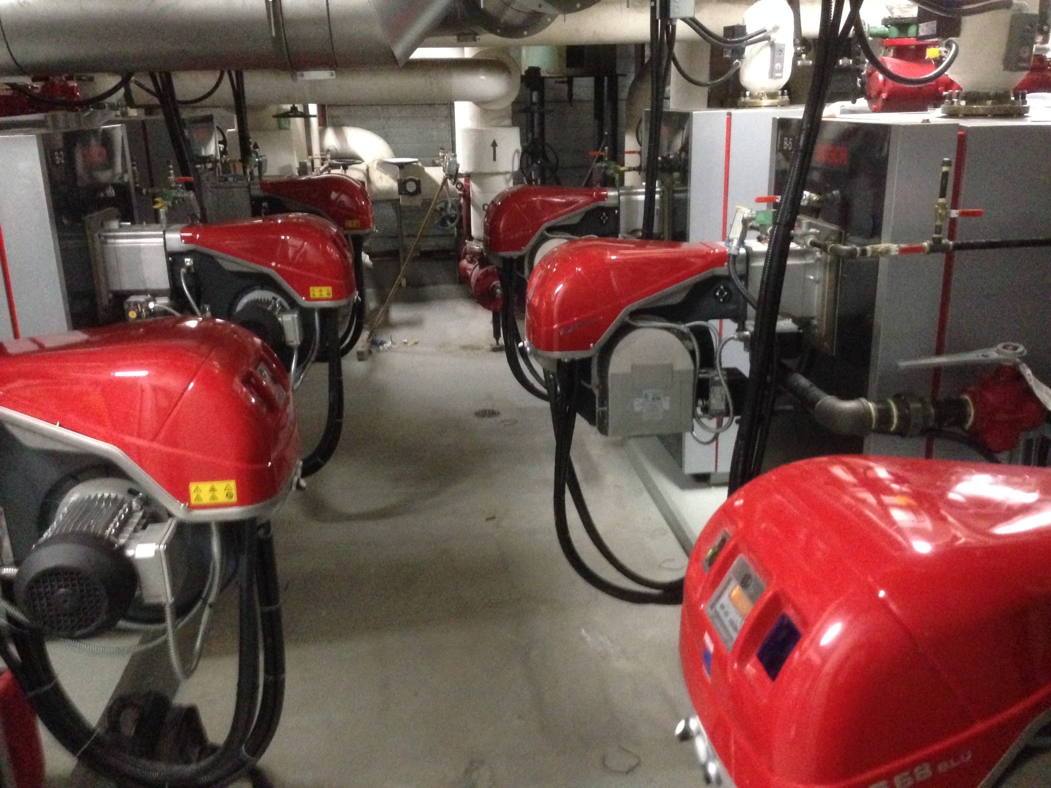 Shaw Court Retrofit-
6x Riello Condensing Boilers &
Low-NOx Power Burners